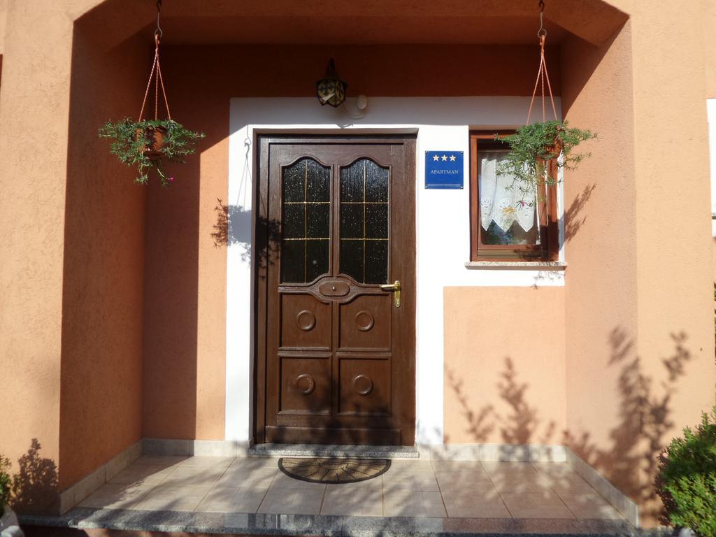 Apartmani Lina Umag Exterior photo